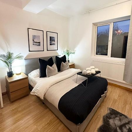 Retreat To A Stylish Ensuite In Лондон Экстерьер фото