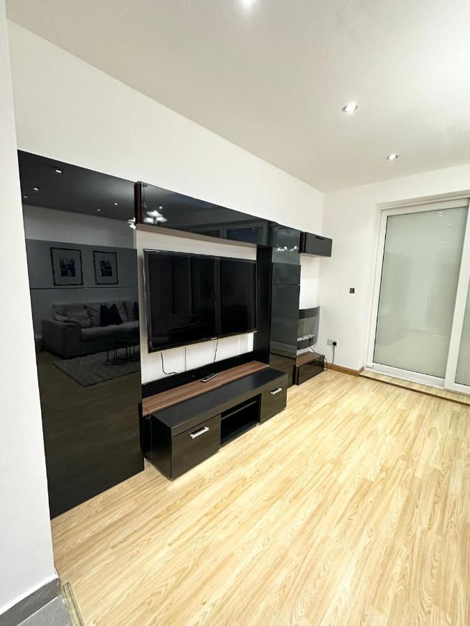Retreat To A Stylish Ensuite In Лондон Экстерьер фото