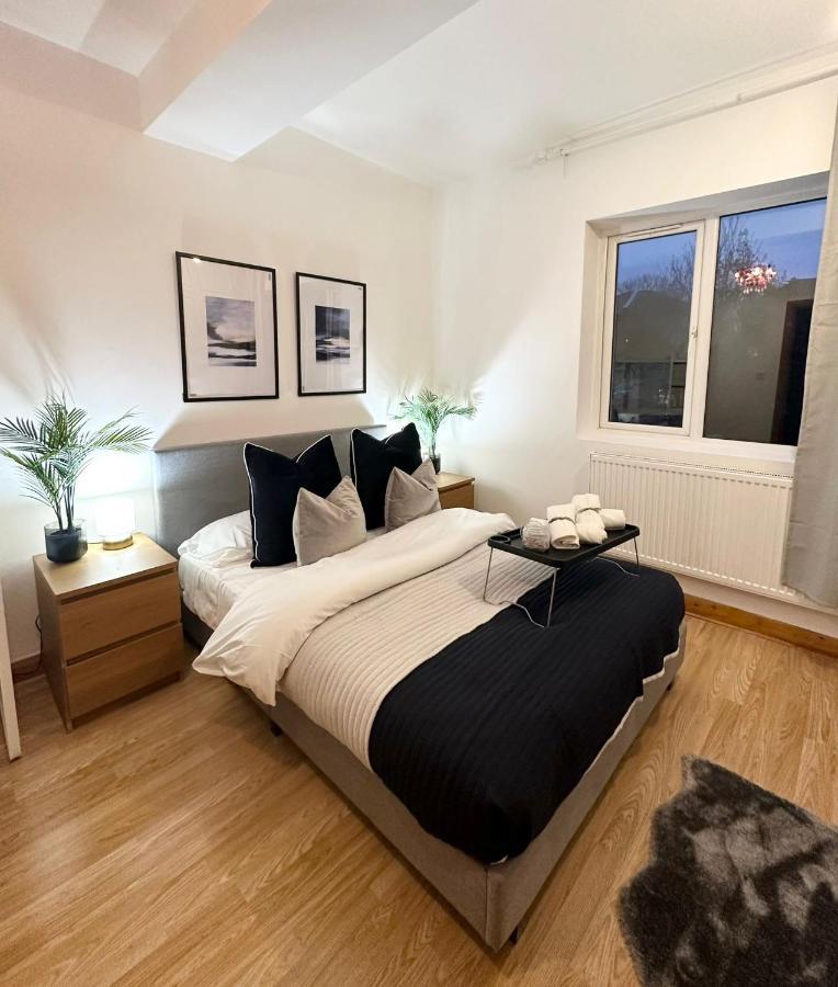 Retreat To A Stylish Ensuite In Лондон Экстерьер фото