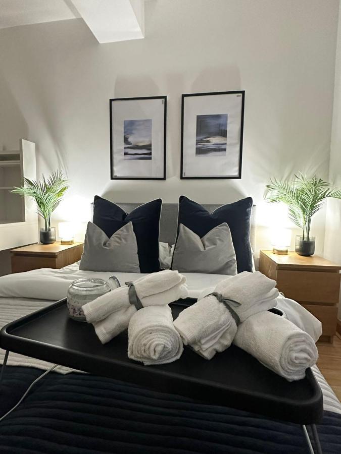 Retreat To A Stylish Ensuite In Лондон Экстерьер фото