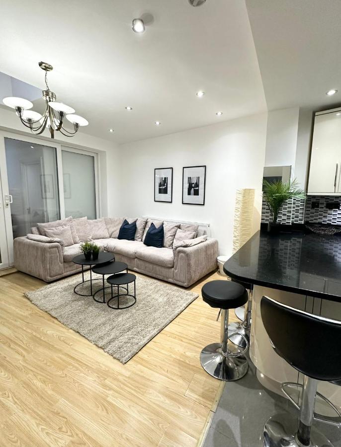 Retreat To A Stylish Ensuite In Лондон Экстерьер фото